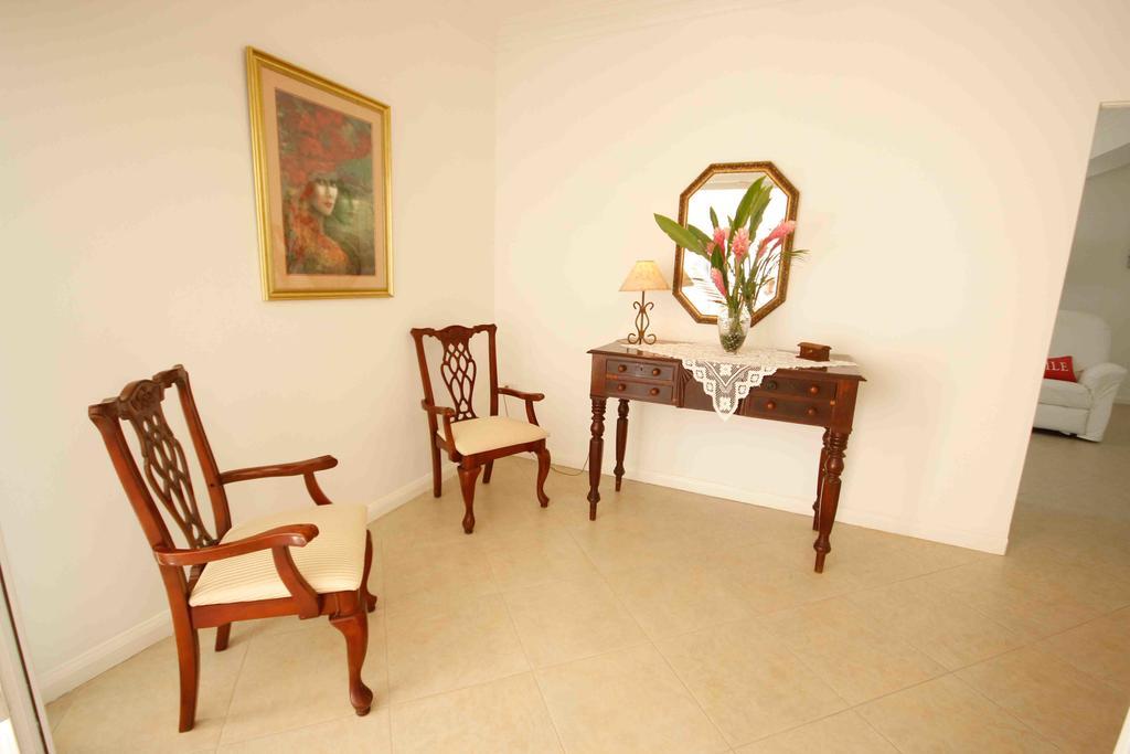Cattleya Luxury Suites Kingston Szoba fotó