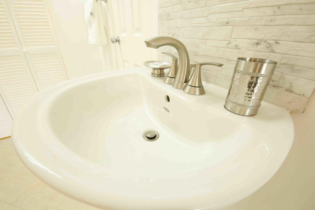 Cattleya Luxury Suites Kingston Szoba fotó