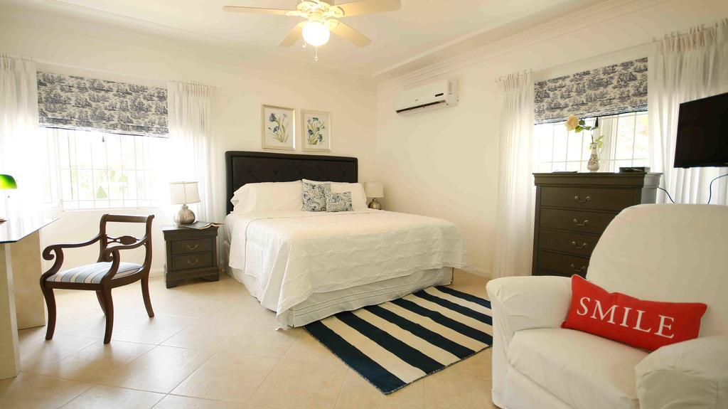 Cattleya Luxury Suites Kingston Szoba fotó